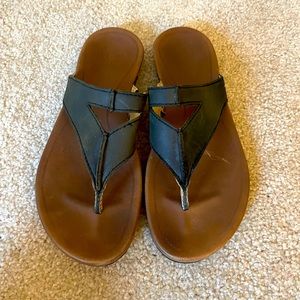 Olukai Lala Women’s Leather Thong Sandals